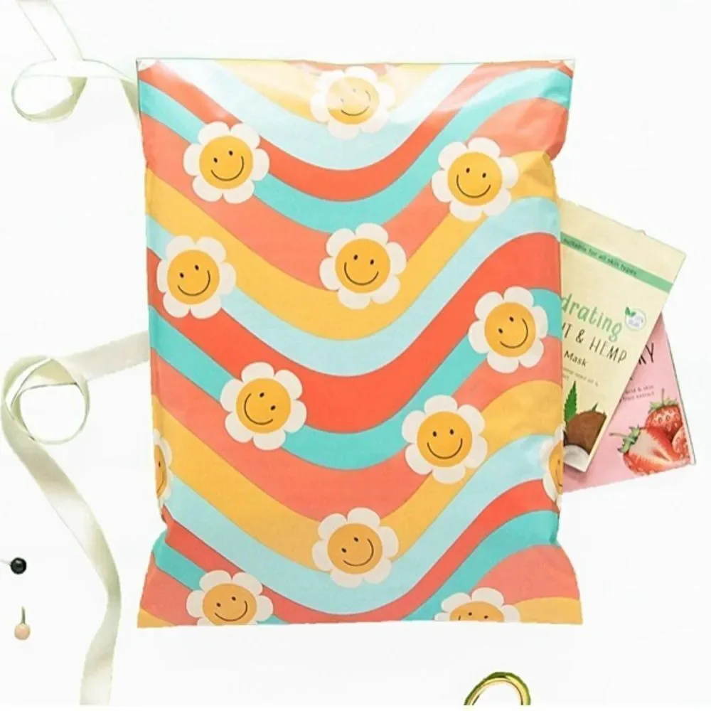 20- 10” x 13” Crazy Wavy Daisy Print Poly Mailers